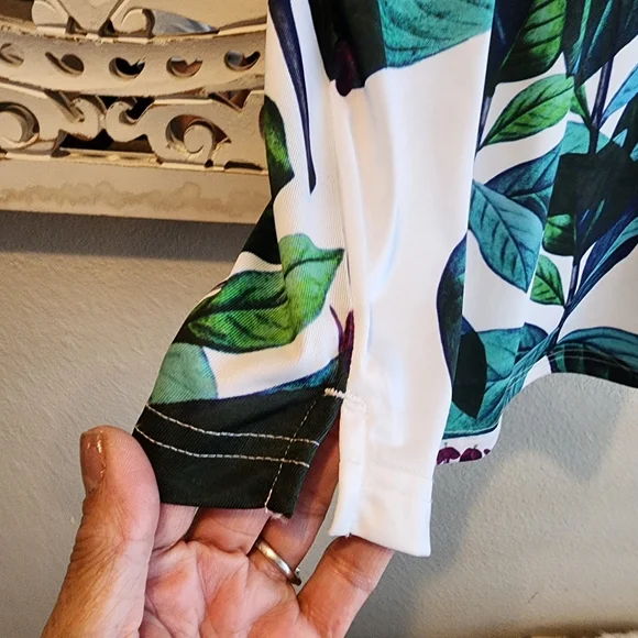 RED BELLY ACTIVE FLORAL ATHLETIC SLEEVELESS TOP WOMENS SIZE LARGE - Picture 6 of 13